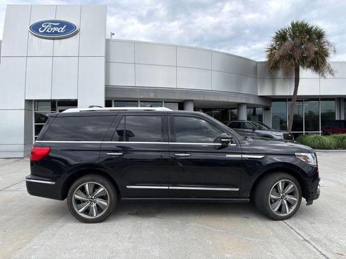 Infinite Black Metallic 2019 Lincoln Navigator Reserve