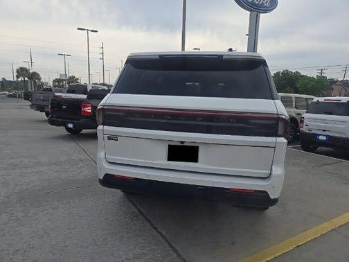 Pristine White 2025 Lincoln Navigator Reserve