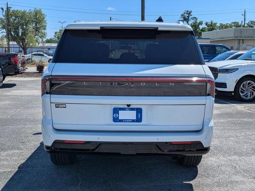 Pristine White 2025 Lincoln Navigator Reserve