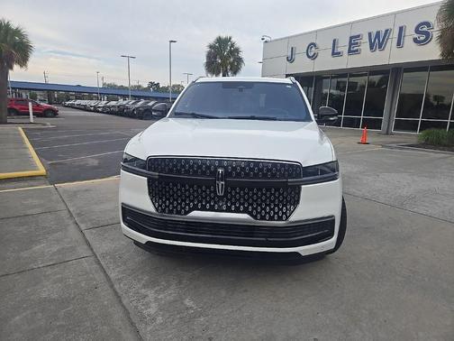Pristine White 2025 Lincoln Navigator Reserve