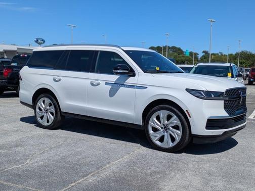 Pristine White 2025 Lincoln Navigator Reserve