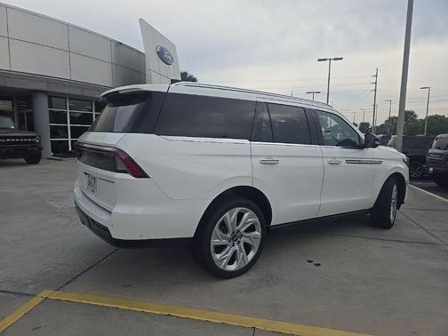 Pristine White 2025 Lincoln Navigator Reserve