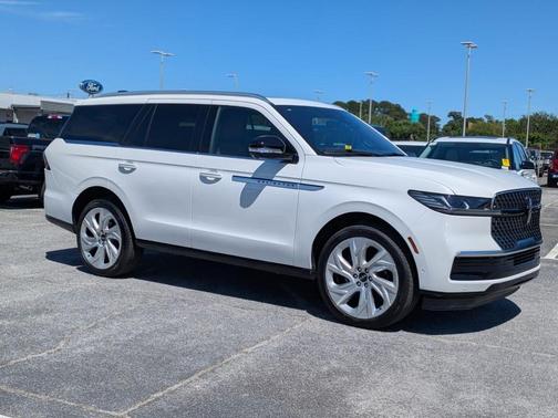 Pristine White 2025 Lincoln Navigator Reserve