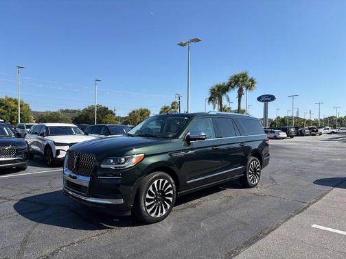 Manhattan Green Metallic 2024 Lincoln Navigator L Black Label