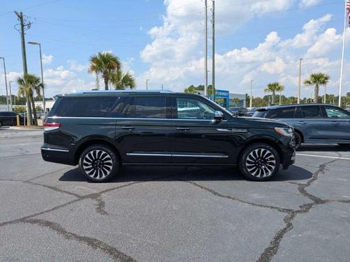 Manhattan Green Metallic 2024 Lincoln Navigator L Black Label