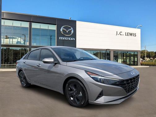 Metal 2022 Hyundai ELANTRA SEL
