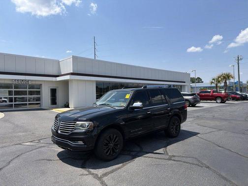 Tuxedo Black Metallic 2015 Lincoln Navigator Base