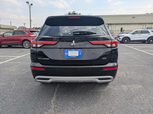 Labrador Black Pearl 2022 Mitsubishi Outlander SEL