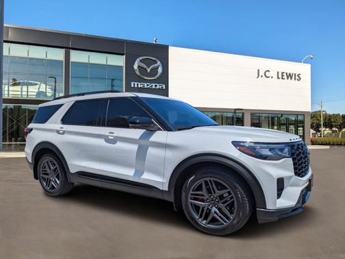 White Metallic 2025 Ford Explorer ST