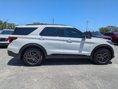 White Metallic 2025 Ford Explorer ST