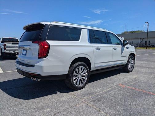 White Frost Tri-Coat 2023 GMC Yukon XL Denali