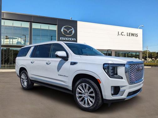 White Frost Tri-Coat 2023 GMC Yukon XL Denali