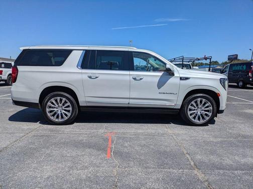 White Frost Tri-Coat 2023 GMC Yukon XL Denali