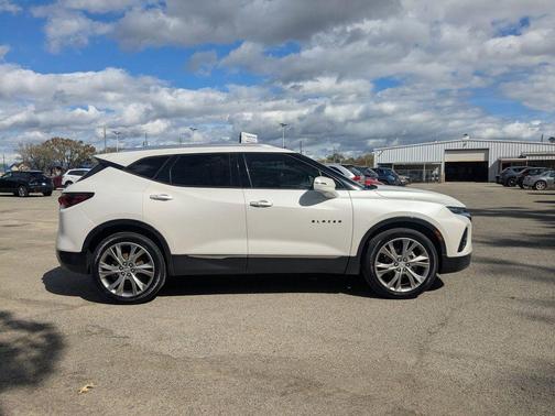 Iridescent Pearl Tricoat 2022 Chevrolet Blazer Premier