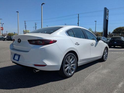 Snowflake White Pearl 2026 Mazda Mazda3 FWD w/Preferred Package