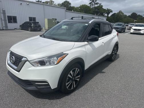 Aspen White / Super Black 2020 Nissan Kicks SV