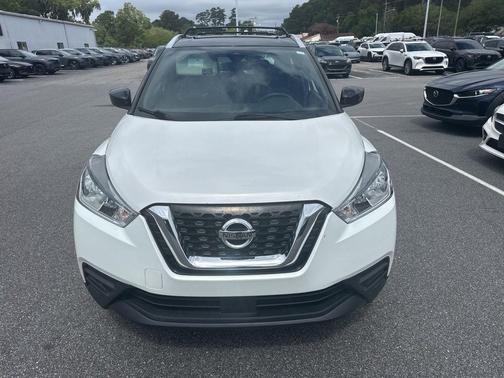 Aspen White / Super Black 2020 Nissan Kicks SV