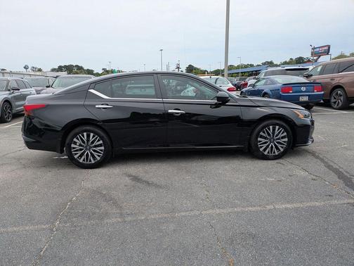 Black 2024 Nissan Altima 2.5 SV