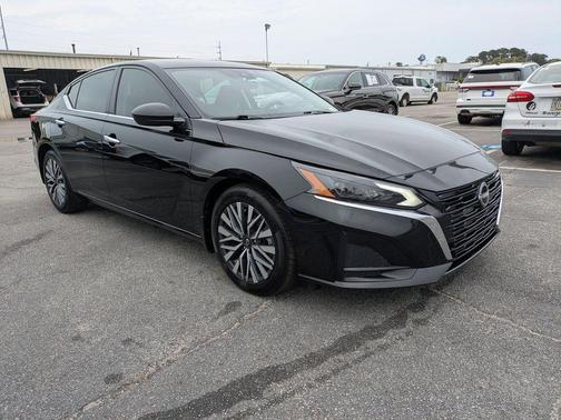 Black 2024 Nissan Altima 2.5 SV