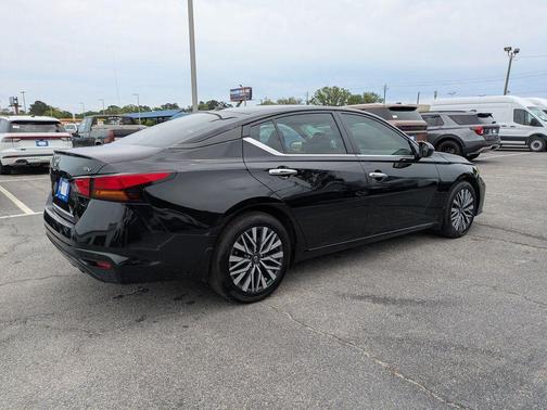 Black 2024 Nissan Altima 2.5 SV