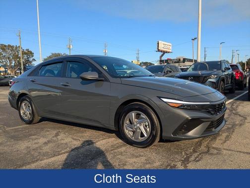 2025 Hyundai ELANTRA SE