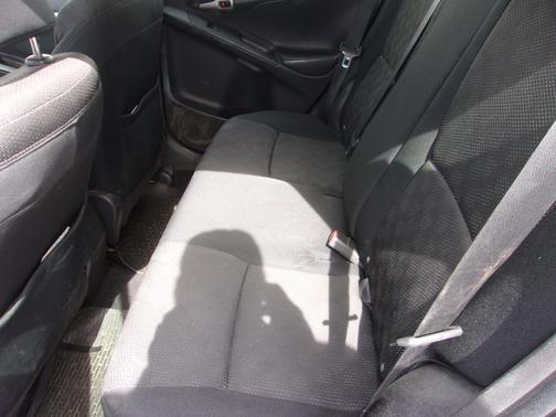 2010 Pontiac Vibe Base