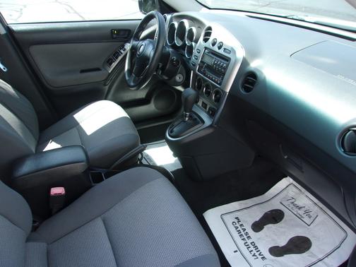 SILVER 2006 Pontiac Vibe Base