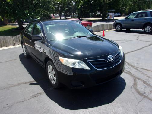 BLACK 2010 Toyota Camry LE