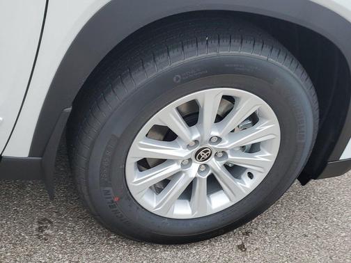 Pearl 2026 Toyota Grand Highlander XLE