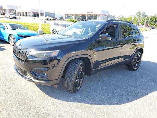 Diamond Black Crystal Pearlcoat 2019 Jeep Cherokee Altitude