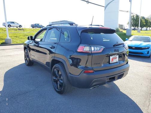 Diamond Black Crystal Pearlcoat 2019 Jeep Cherokee Altitude