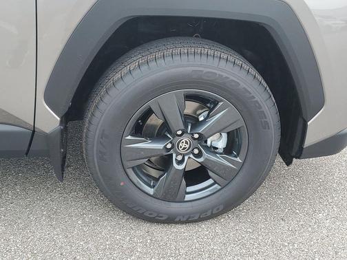 Meteor 2026 Toyota RAV4 LE