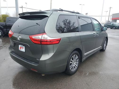 2018 Toyota Sienna XLE Premium