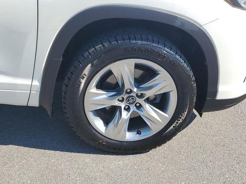 Blizzard Pearl 2019 Toyota Highlander Limited