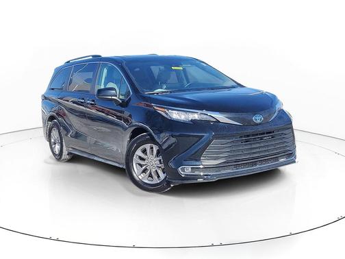 2022 Toyota Sienna XLE