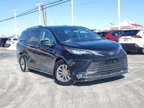 2022 Toyota Sienna XLE