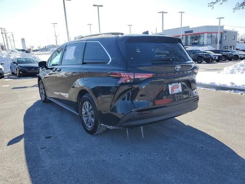 2022 Toyota Sienna XLE