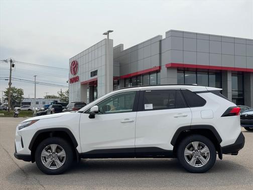 2025 Toyota RAV4 XLE