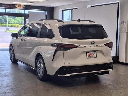 2023 Toyota Sienna XSE 7 Passenger