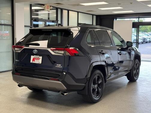 2021 Toyota RAV4 Hybrid SE