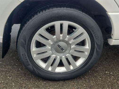 2013 Lincoln Navigator Base