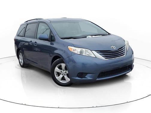 2016 Toyota Sienna LE