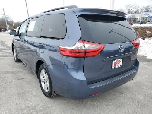 2016 Toyota Sienna LE
