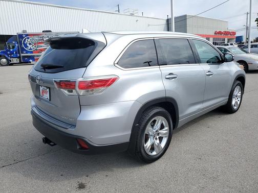 Silver Sky Metallic 2016 Toyota Highlander Limited Platinum