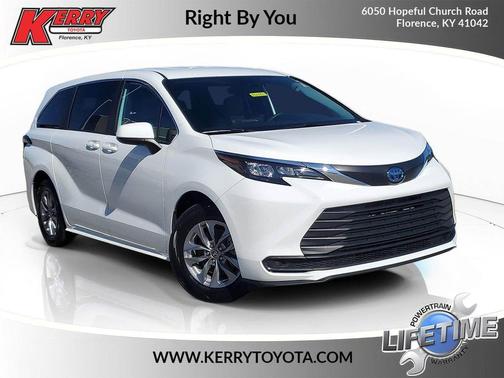 2025 Toyota Sienna LE