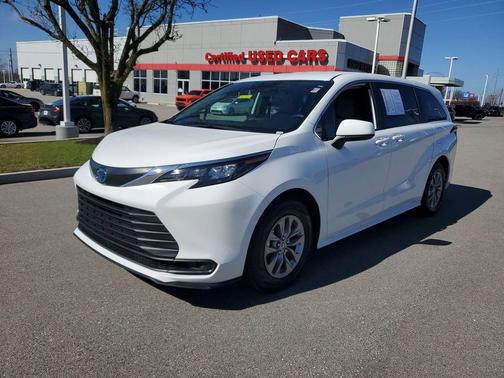 2025 Toyota Sienna LE