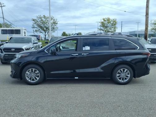 2025 Toyota Sienna XLE 7 Passenger