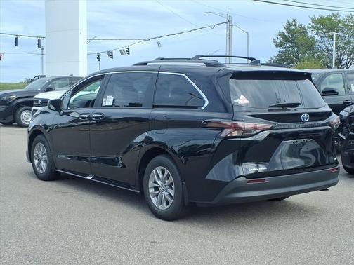 2025 Toyota Sienna XLE 7 Passenger