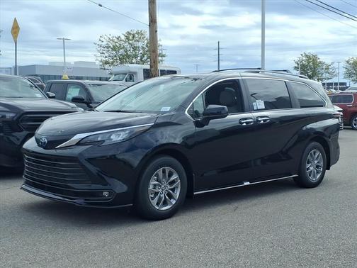 2025 Toyota Sienna XLE 7 Passenger