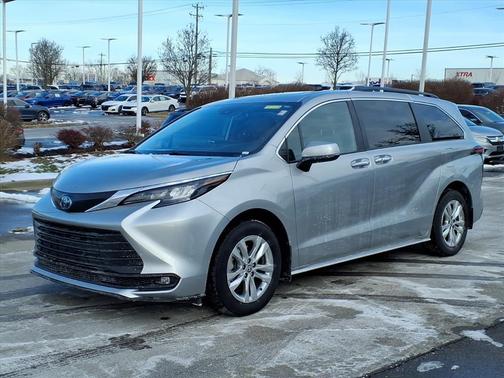 2025 Toyota Sienna XLE
